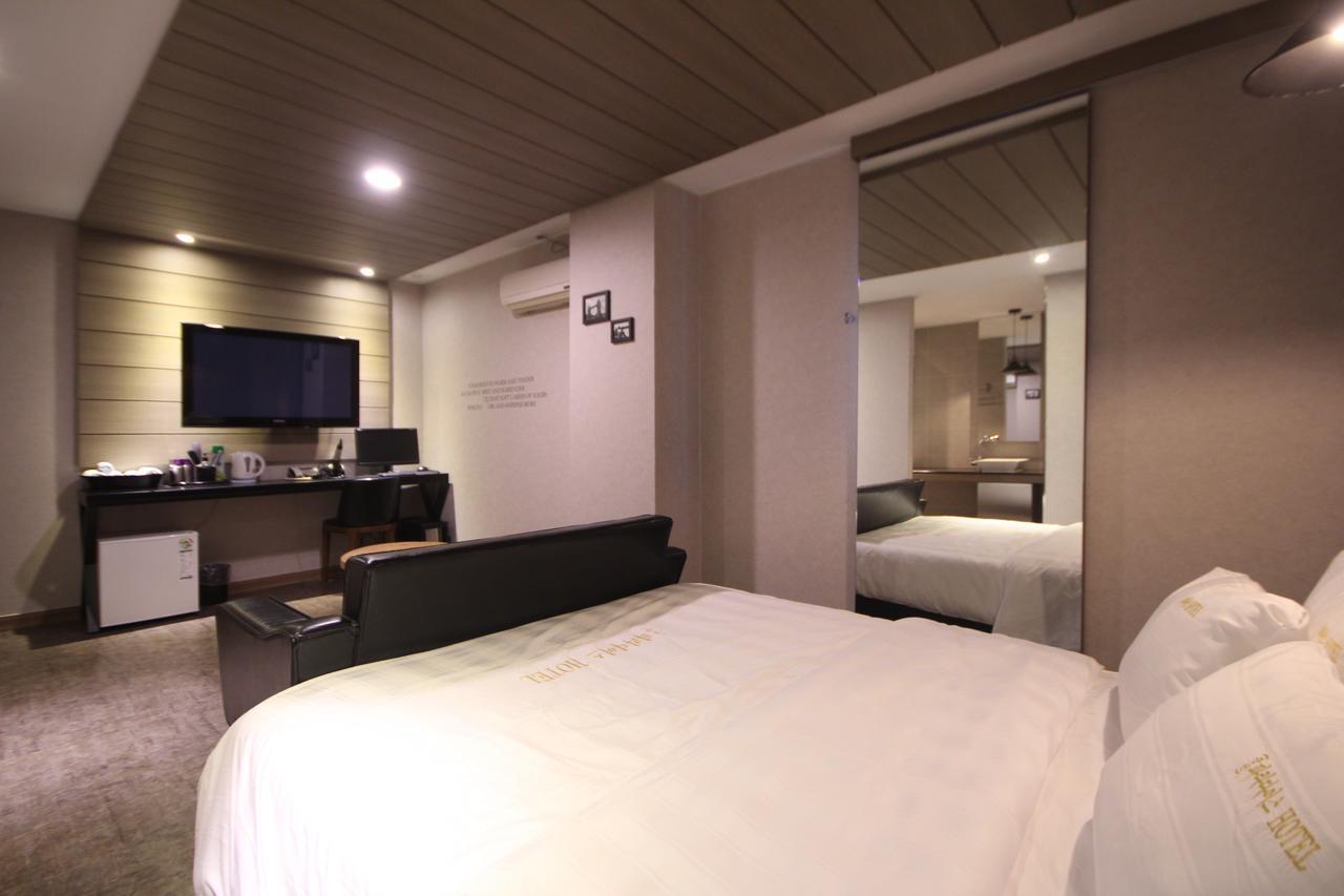 Paradise Hotel Gunsan Eksteriør billede