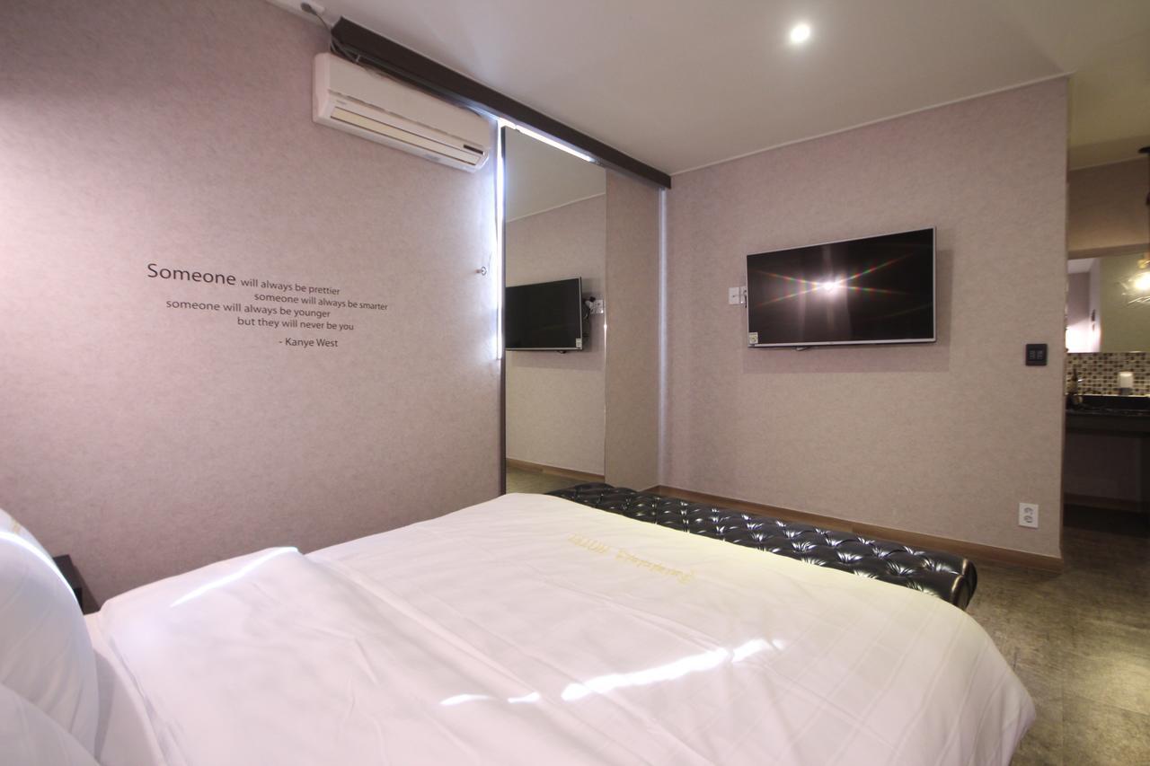 Paradise Hotel Gunsan Eksteriør billede